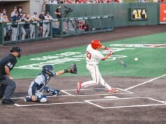 Liberty menggunakan inning kesembilan dengan tiga run untuk mengalahkan NC State