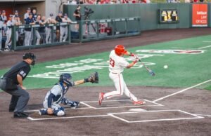 Liberty menggunakan inning kesembilan dengan tiga run untuk mengalahkan NC State