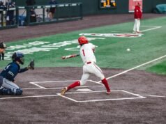 Rett Johnson menerima beberapa penghargaan tengah musim nasional