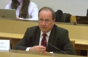 Di Senat, François Hollande membela warisan Perjanjian Paris dalam menghadapi ketegangan internasional