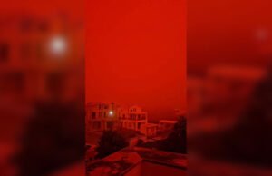Langit Yunani berubah menjadi merah setelah badai debu berlalu