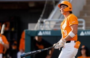 “Ford Dinobatkan dalam Daftar Pantauan Tengah Musim Penghargaan Golden Spikes.”