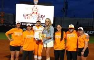 Tiga ledakan solo membawa #7 Lady Vols meraih kemenangan seri pembuka atas Carolina Selatan