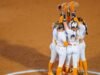 Game 3 dari #7 Tennessee vs. #25 South Carolina Series disiarkan di ESPN, dijadwalkan pada pukul 18:00. Pitch Pertama