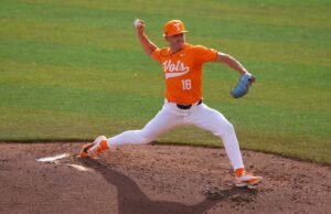 Meskipun Mack memulai dengan cemerlang, Vols menjatuhkan Game Satu ke LSU