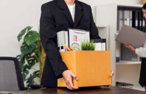 Dia dipecat karena bermain padel saat sedang cuti sakit dan mengutuk keras majikannya