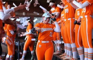 #7 Lady Vols meraih seri dengan kemenangan 4-2 atas #25 South Carolina