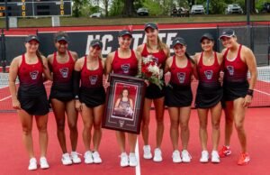 #10 Wolfpack menutup klasemen musim reguler kandang dengan dua kemenangan di Hari Senior