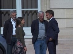 DALAM FOTO – Mantan sandera di Iran Cécile Kohler dan Jacques Paris diterima oleh Emmanuel Macron di Elysée