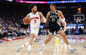 Juara Nasional Bola Basket Michigan, anggota Fab 5, menghadiri pertandingan Pistons dengan imbalan Cade Cunningham