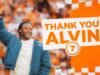 Bintang VFL dan NFL Alvin Kamara memberikan sumbangan filantropis yang besar kepada Tennessee Athletics