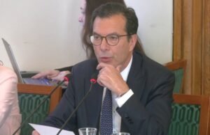 “sistemnya hampir habis”, Menteri Tenaga Kerja khawatir