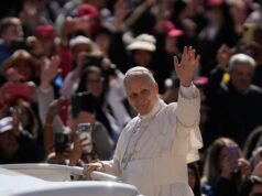 White Sox memperluas rencana undian topi bertema Paus