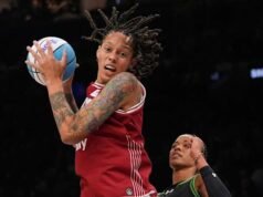 Menurut sumber AP, Brittney Griner menandatangani kontrak dengan Connecticut Sun