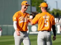 Vols menahan #8/9 Bulldogs 6-5 untuk memenangkan seri pembuka di Starkville