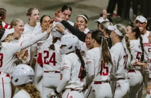 Pelanggaran seimbang, inning kelima mengangkat paket besar atas Cal di game pertama