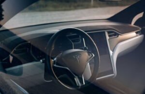 Kendaraan otonom Tesla tiba di Eropa dengan lampu hijau pertama di Belanda