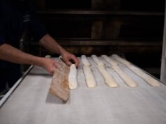 PS dan beberapa serikat pekerja memutarbalikkan tangan Perdana Menteri,” sesal penulis RUU tersebut, Senator Annick Billon.