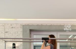 Seorang wanita melakukan Pilates, kriteria absolut baru bagi kaum maskulin