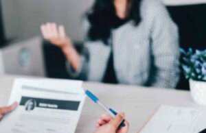 Bagaimana Anda mendapatkan poin dengan perekrut setelah wawancara kerja?