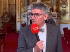 “Saya merasa jika orang-orang ini mengambil alih kekuasaan, saya, seperti beberapa leluhur saya, bisa berakhir di kamp,” jelas Pierre Ouzoulas.