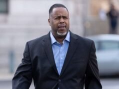 Mantan pemain NBA Damon Jones diperkirakan menjadi orang pertama yang mengaku bersalah dalam penggerebekan perjudian