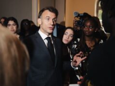 Macron ingin melembagakan ‘hari tanpa koneksi’ bagi kaum muda