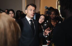Macron ingin melembagakan ‘hari tanpa koneksi’ bagi kaum muda
