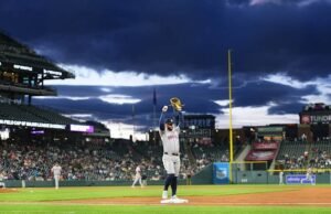 Penampakan drone di wilayah udara terbatas pada pertandingan Colorado Rockies memicu peringatan dari pihak berwenang