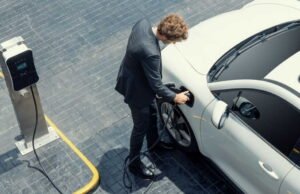 Mobil listrik: pemerintah ingin meningkatkan jumlah stasiun pengisian daya di sepanjang jalan raya sebanyak lima kali lipat pada tahun 2035