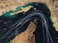 Selat Hormuz: Donald Trump menyambut baik pembukaan kembali selat tersebut tetapi tetap mempertahankan blokade pelabuhan Iran
