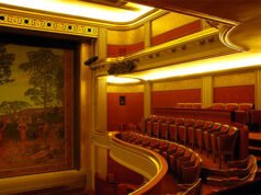 Laurent Ruquier membeli Comédie dan Studio des Champs-Elysées