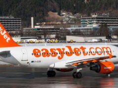 Lima penumpang turun dari penerbangan Easyjet… mereka kelebihan berat badan