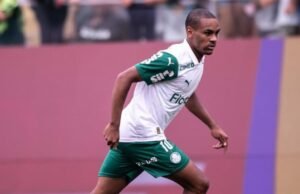 Di tengah minat dari Manchester City, Barcelona ingin mengontrak permata Brasil berusia 16 tahun itu