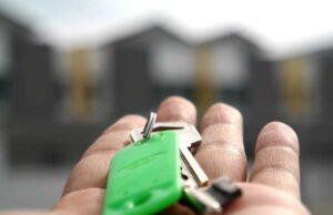 Apakah lebih mudah untuk mengakhiri sewa bagi penyewa yang tidak segera membayar sewa?