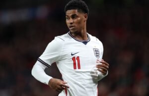 Pemain internasional Inggris menunggu pertemuan terakhir dengan Hansi Flick di tengah masa depan yang tidak pasti di Barcelona