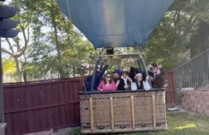 Seorang Amerika masuk ke kebunnya dan menemukan… sebuah balon udara