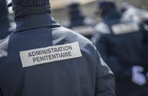 seorang tahanan ditemukan tergantung di selnya