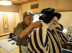 Di Jepang, pembuat wig ulung menghidupkan panggung