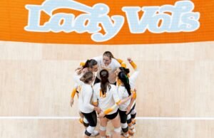 Tennessee menghadapi Pitt dalam pertarungan bersih