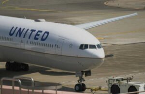 United Airlines ingin menaikkan harga tiket pesawat sebesar 15 hingga 20% karena harga minyak