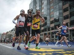 Seorang pria yang membantu pelari lain melewati garis finis di Boston Marathon mengatakan bahwa membantu adalah naluri alaminya