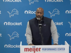 Manajer umum Detroit Lions Brad Holmes menjelaskan perdagangan Derrick Moore dari sepak bola Michigan