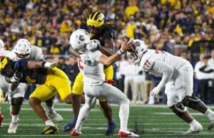 Dallas Cowboys memilih gelandang sepak bola Michigan Jaishawn Barham dengan pilihan No. 92 dalam draft NFL