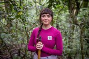 Maisie Williams memotret di hutan Bwindi yang tidak bisa ditembus, Uganda.