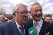 Sir Alex Ferguson dan Ian Rush berpelukan di Aintree