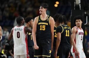 Dalam pertandingan perebutan gelar NCAA, tim Michigan yang sukses mencoba menggagalkan dinasti UConn