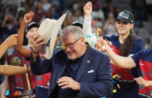 UConn tetap menjadi standar emas dalam bola basket perguruan tinggi wanita meskipun permainan ini berkembang pesat