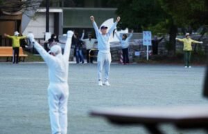 Jepang bangkit dengan tradisi latihan Radio Taiso. Wajah umur panjang negara ini