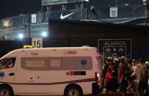 Tragedi di stadion sepak bola menyebabkan satu orang tewas dan 47 orang luka-luka jelang duel derby | dunia | Berita